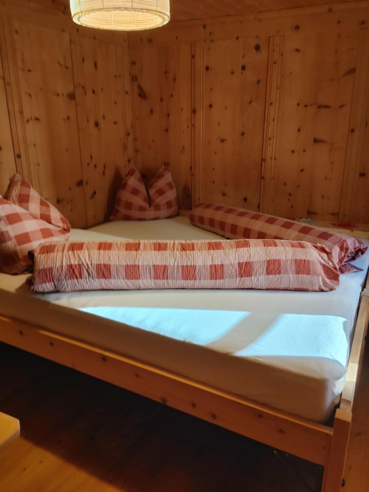 Berghaus Am Sonnenhang Valpaschun Valchava Værelse billede